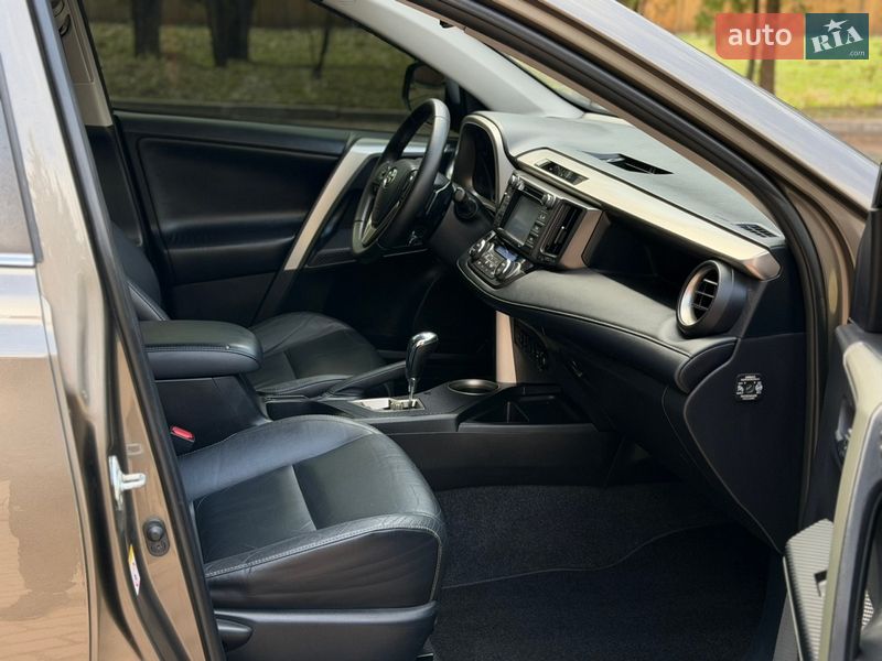 Позашляховик / Кросовер Toyota RAV4 2013 в Чернігові