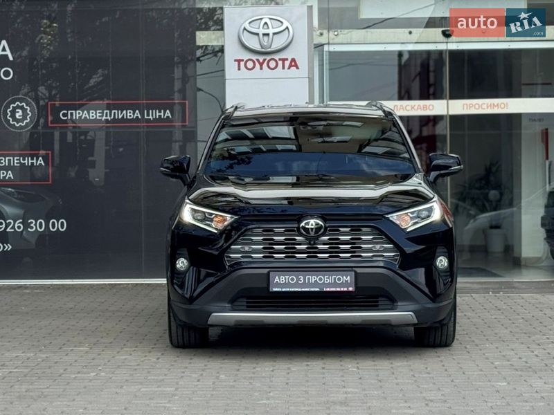 Внедорожник / Кроссовер Toyota RAV4 2019 в Ужгороде