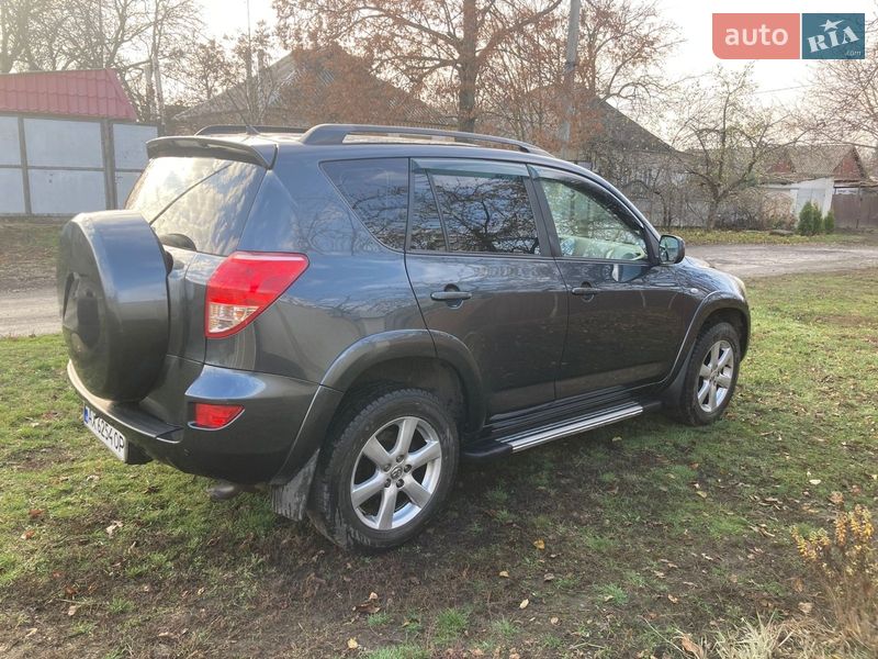 Позашляховик / Кросовер Toyota RAV4 2007 в Лозовій