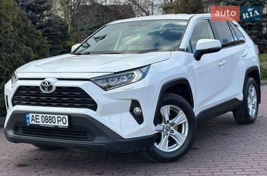 Позашляховик / Кросовер Toyota RAV4 2021 в Дніпрі