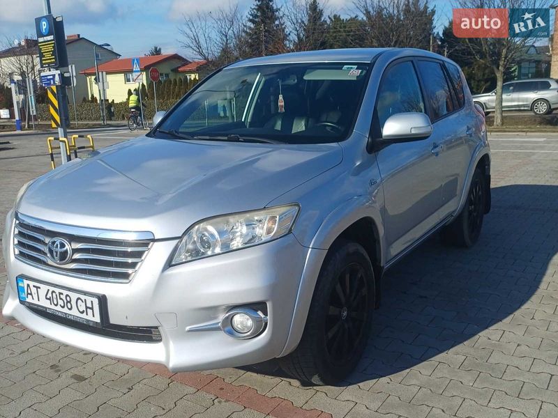 Позашляховик / Кросовер Toyota RAV4 2010 в Рожнятові