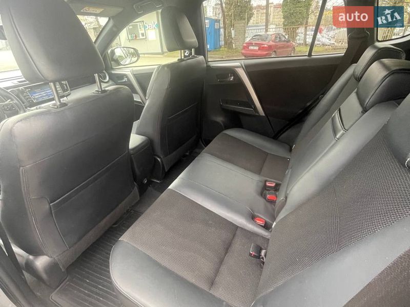 Позашляховик / Кросовер Toyota RAV4 2018 в Львові