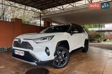 Внедорожник / Кроссовер Toyota RAV4 2021 в Днепре