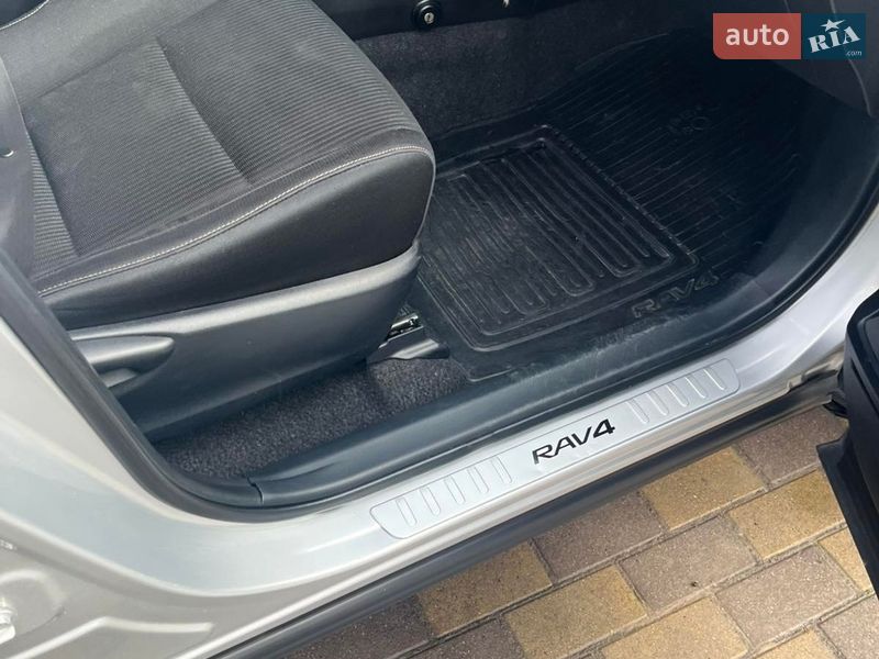 Позашляховик / Кросовер Toyota RAV4 2014 в Дунаївцях