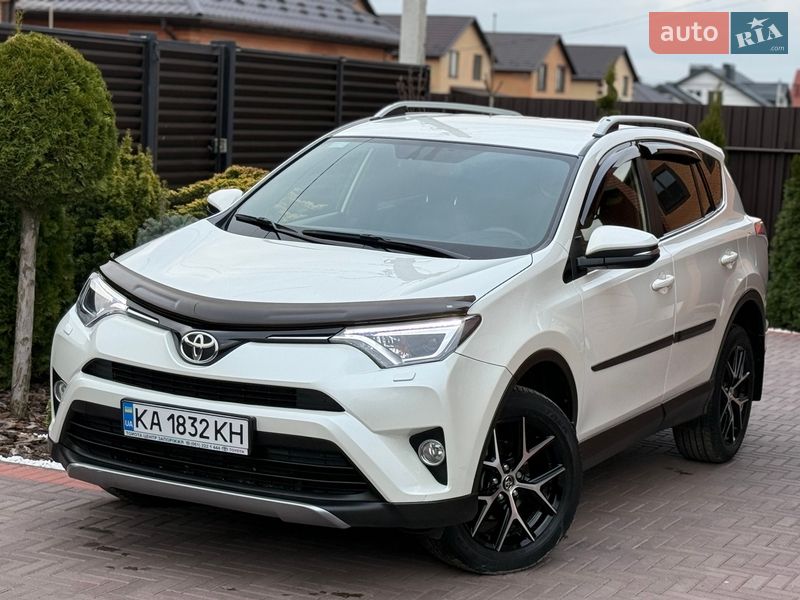 Внедорожник / Кроссовер Toyota RAV4 2017 в Виннице