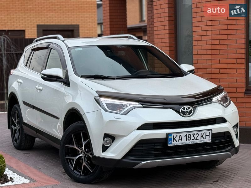 Внедорожник / Кроссовер Toyota RAV4 2017 в Виннице
