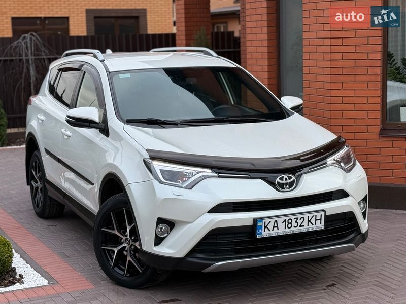 Внедорожник / Кроссовер Toyota RAV4 2017 в Виннице