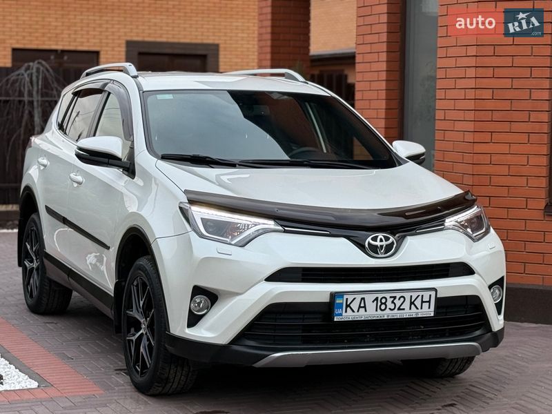 Внедорожник / Кроссовер Toyota RAV4 2017 в Виннице