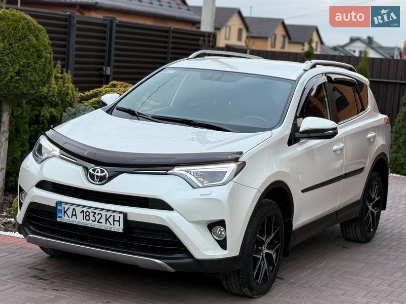 Внедорожник / Кроссовер Toyota RAV4 2017 в Виннице