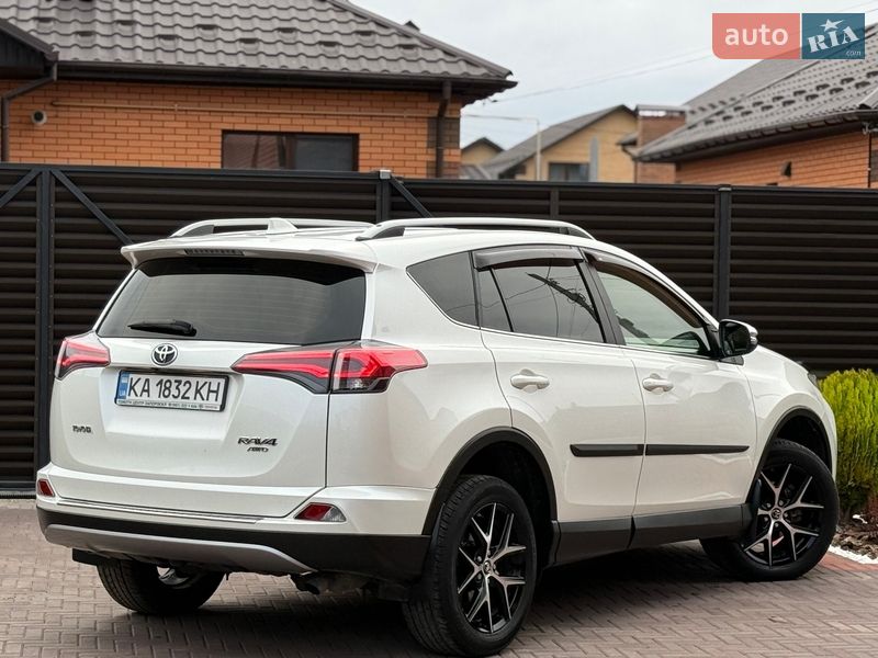 Внедорожник / Кроссовер Toyota RAV4 2017 в Виннице