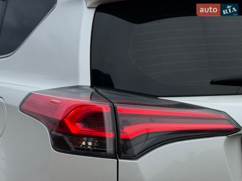 Внедорожник / Кроссовер Toyota RAV4 2017 в Виннице