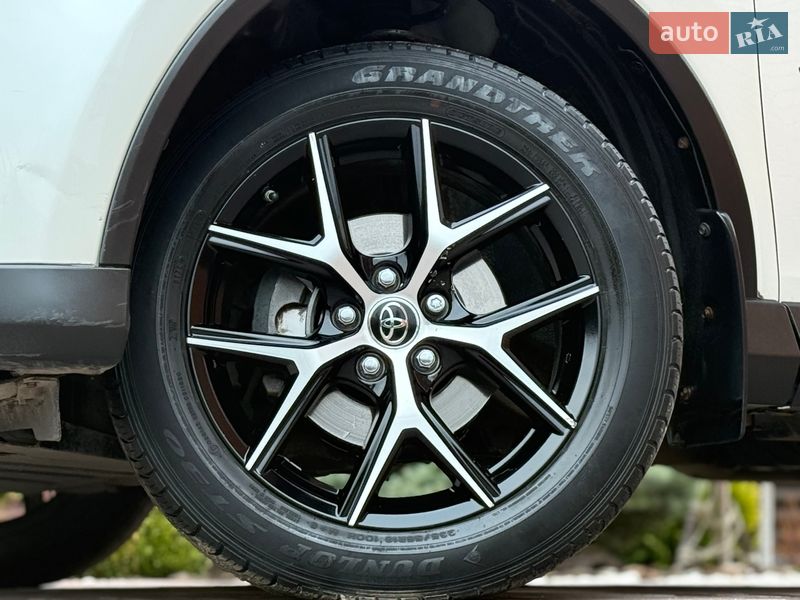 Внедорожник / Кроссовер Toyota RAV4 2017 в Виннице