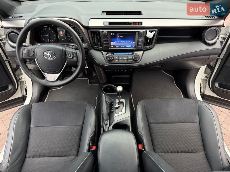 Внедорожник / Кроссовер Toyota RAV4 2017 в Виннице