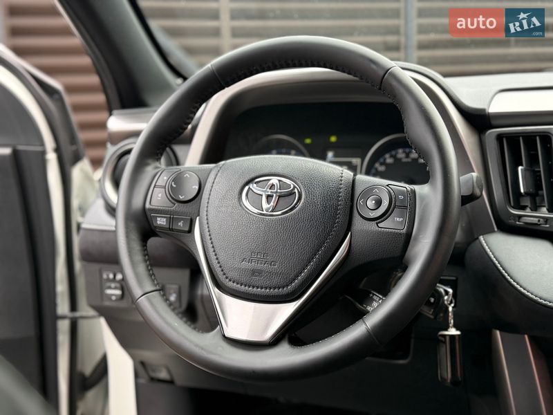 Внедорожник / Кроссовер Toyota RAV4 2017 в Виннице