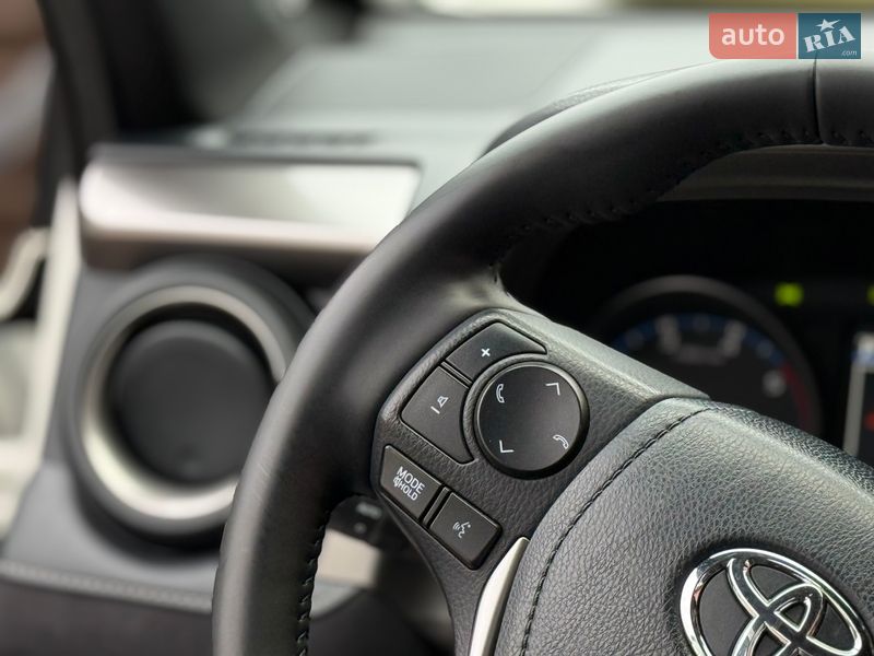 Внедорожник / Кроссовер Toyota RAV4 2017 в Виннице