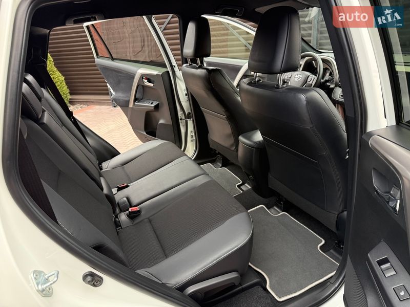 Внедорожник / Кроссовер Toyota RAV4 2017 в Виннице