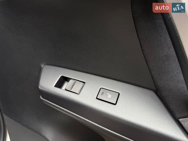 Внедорожник / Кроссовер Toyota RAV4 2017 в Виннице