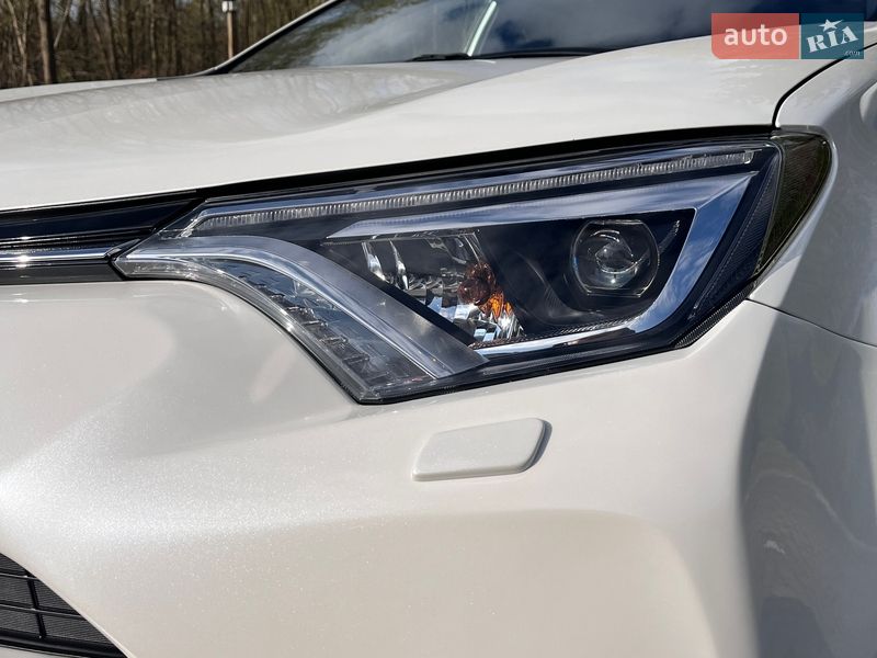 Внедорожник / Кроссовер Toyota RAV4 2018 в Львове