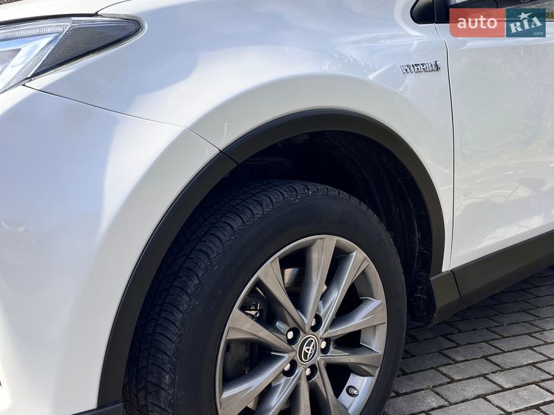 Внедорожник / Кроссовер Toyota RAV4 2018 в Львове