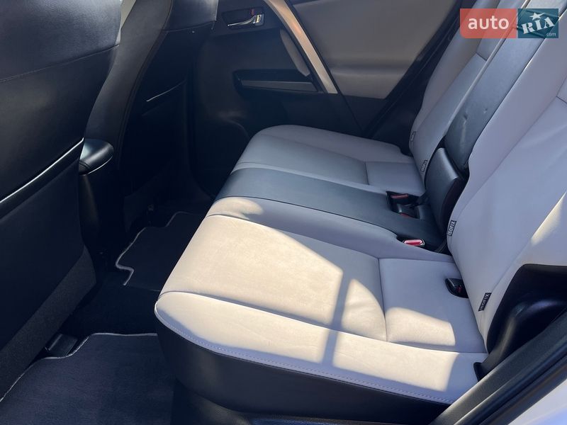 Внедорожник / Кроссовер Toyota RAV4 2018 в Львове