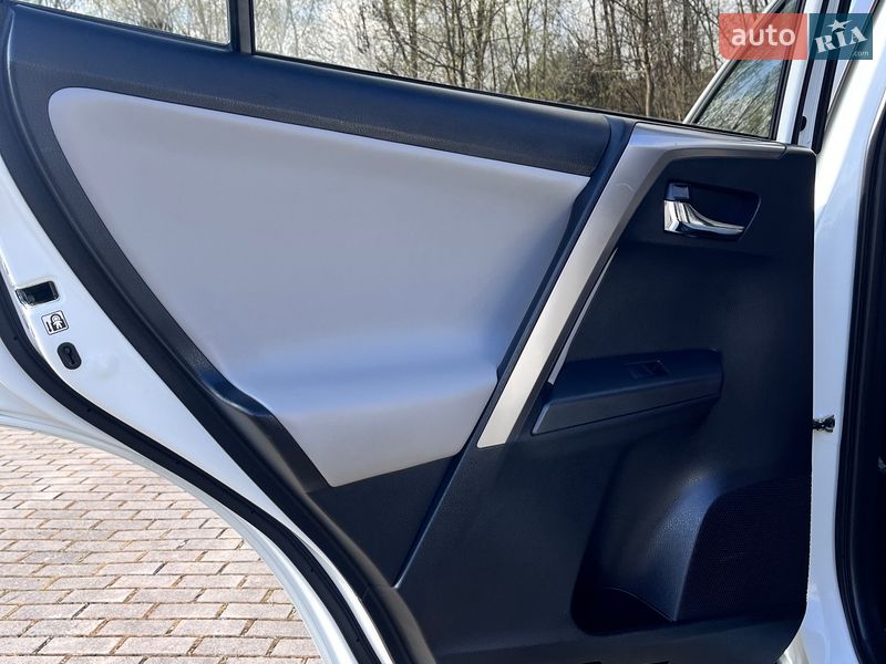 Внедорожник / Кроссовер Toyota RAV4 2018 в Львове