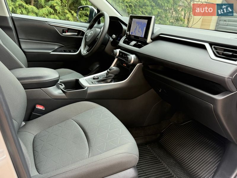 Позашляховик / Кросовер Toyota RAV4 2023 в Львові