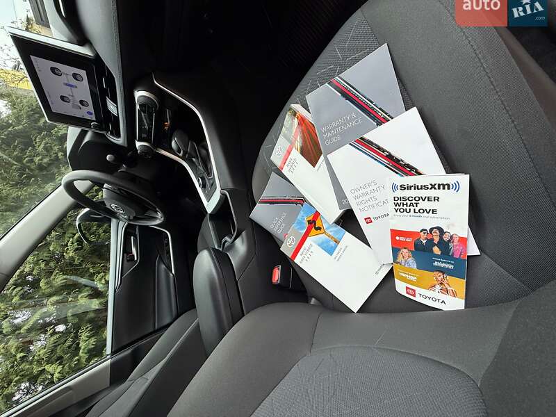 Позашляховик / Кросовер Toyota RAV4 2023 в Львові