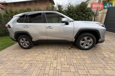 Позашляховик / Кросовер Toyota RAV4 2023 в Львові