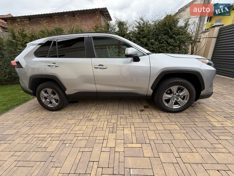 Позашляховик / Кросовер Toyota RAV4 2023 в Львові