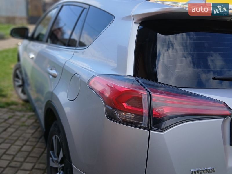 Внедорожник / Кроссовер Toyota RAV4 2016 в Черновцах фото 3 Внедорожник / Кроссовер Toyota RAV4 2016 в Черновцах
