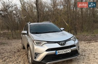 Позашляховик / Кросовер Toyota RAV4 2015 в Кременчуці