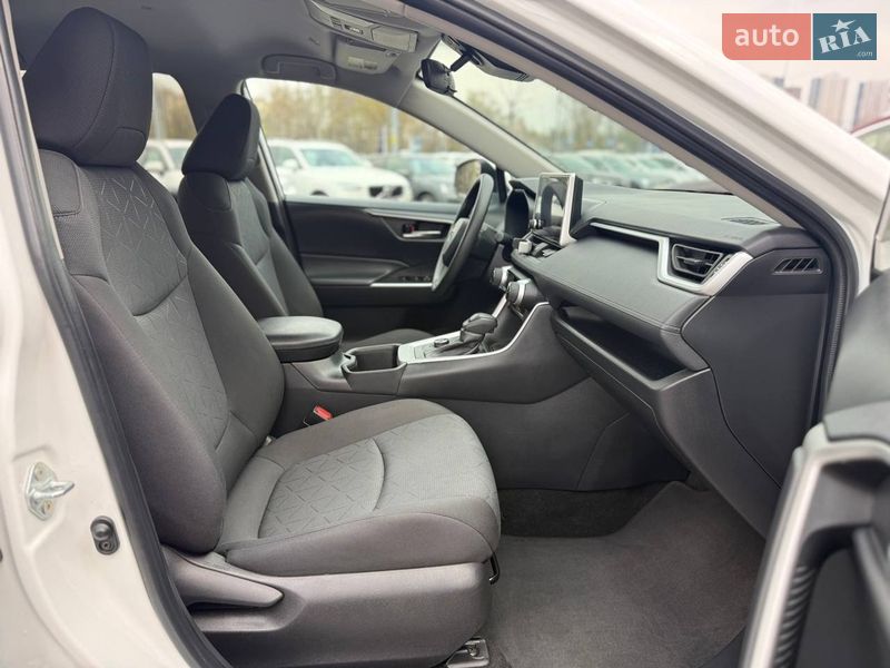 Внедорожник / Кроссовер Toyota RAV4 2024 в Киеве