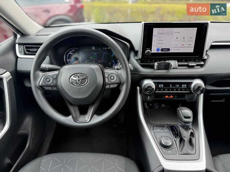 Внедорожник / Кроссовер Toyota RAV4 2024 в Киеве