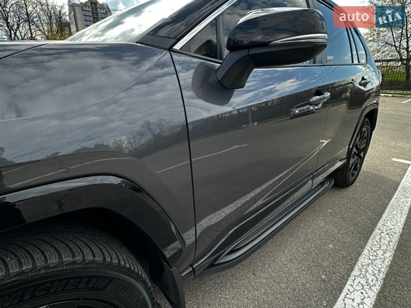Внедорожник / Кроссовер Toyota RAV4 2023 в Харькове