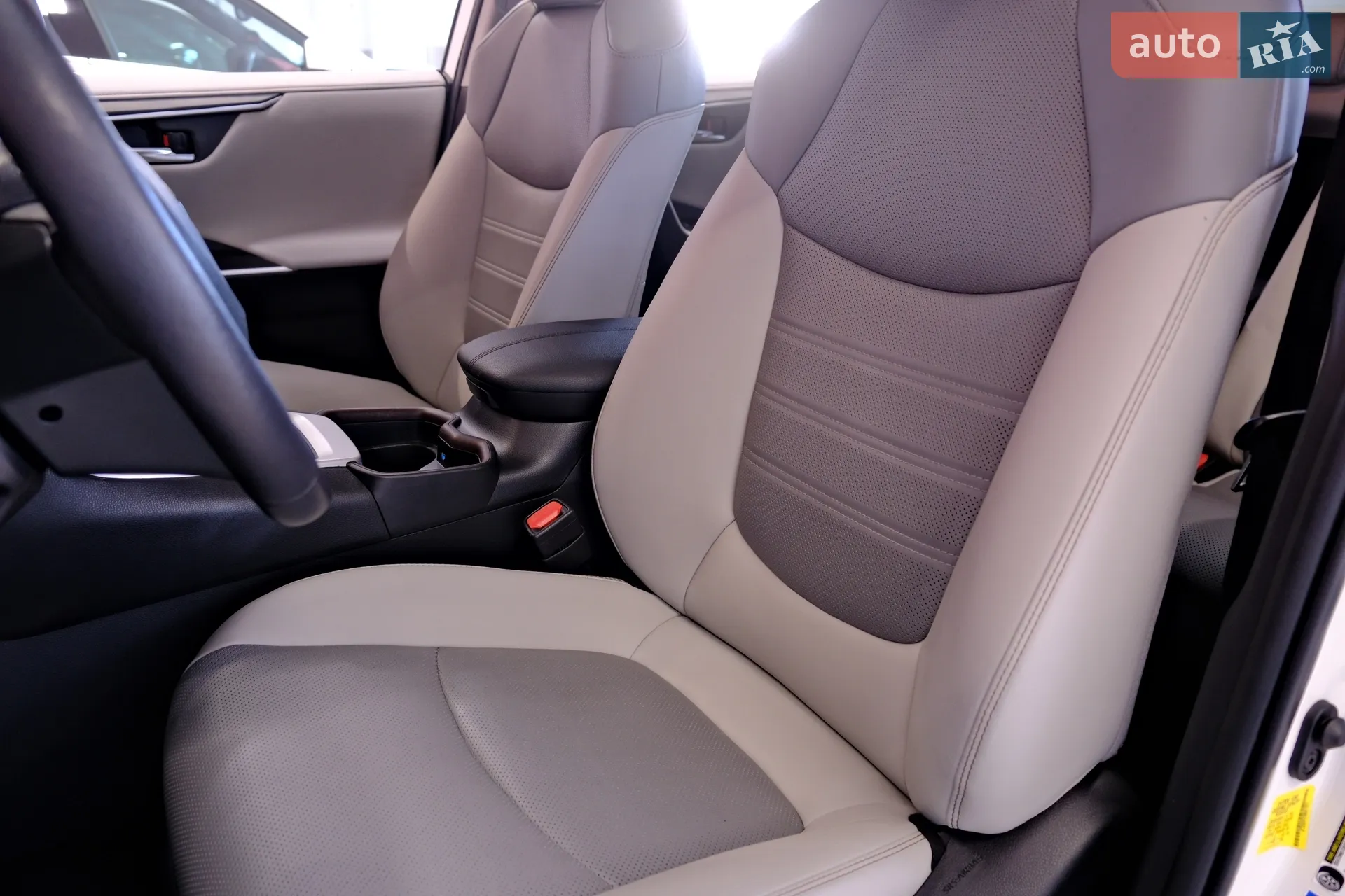 2020 Toyota RAV 4 - мініатюра 31