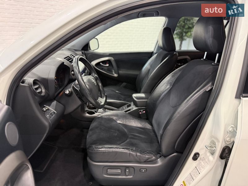 Позашляховик / Кросовер Toyota RAV4 2011 в Одесі