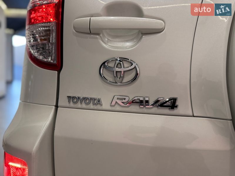Позашляховик / Кросовер Toyota RAV4 2011 в Одесі