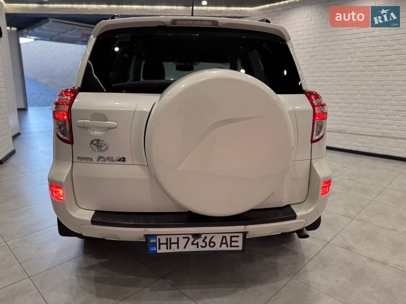 Позашляховик / Кросовер Toyota RAV4 2011 в Одесі