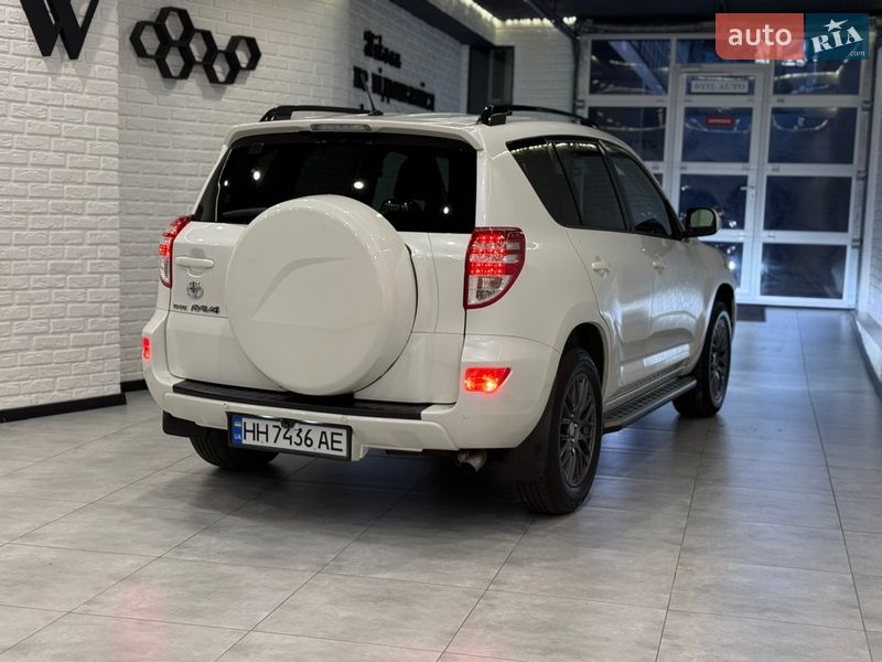 Позашляховик / Кросовер Toyota RAV4 2011 в Одесі