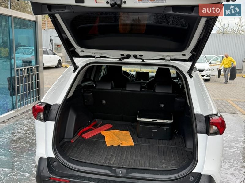 Позашляховик / Кросовер Toyota RAV4 2024 в Миколаєві