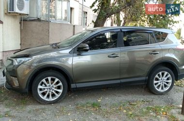 Позашляховик / Кросовер Toyota RAV4 2016 в Дніпрі
