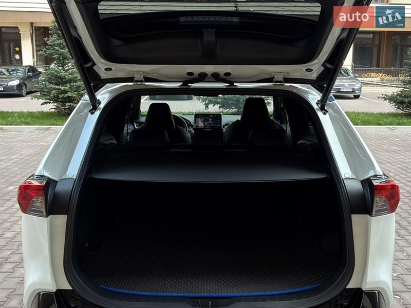Внедорожник / Кроссовер Toyota RAV4 2020 в Киеве фото 56 Внедорожник / Кроссовер Toyota RAV4 2020 в Киеве