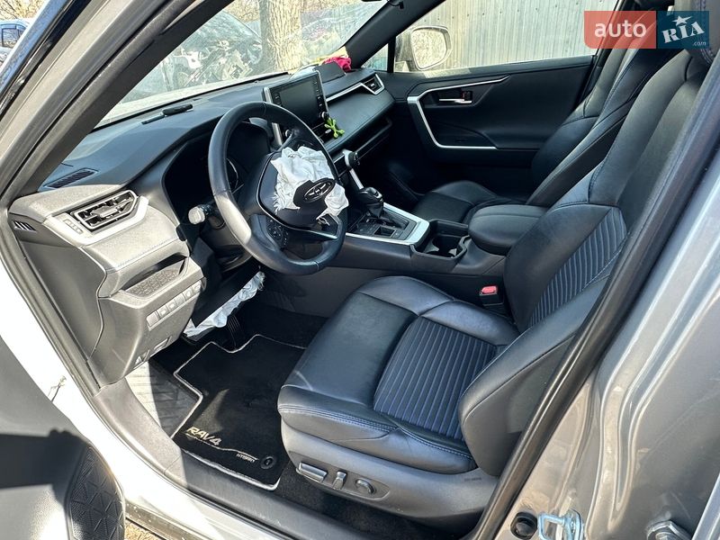 Внедорожник / Кроссовер Toyota RAV4 2019 в Киеве