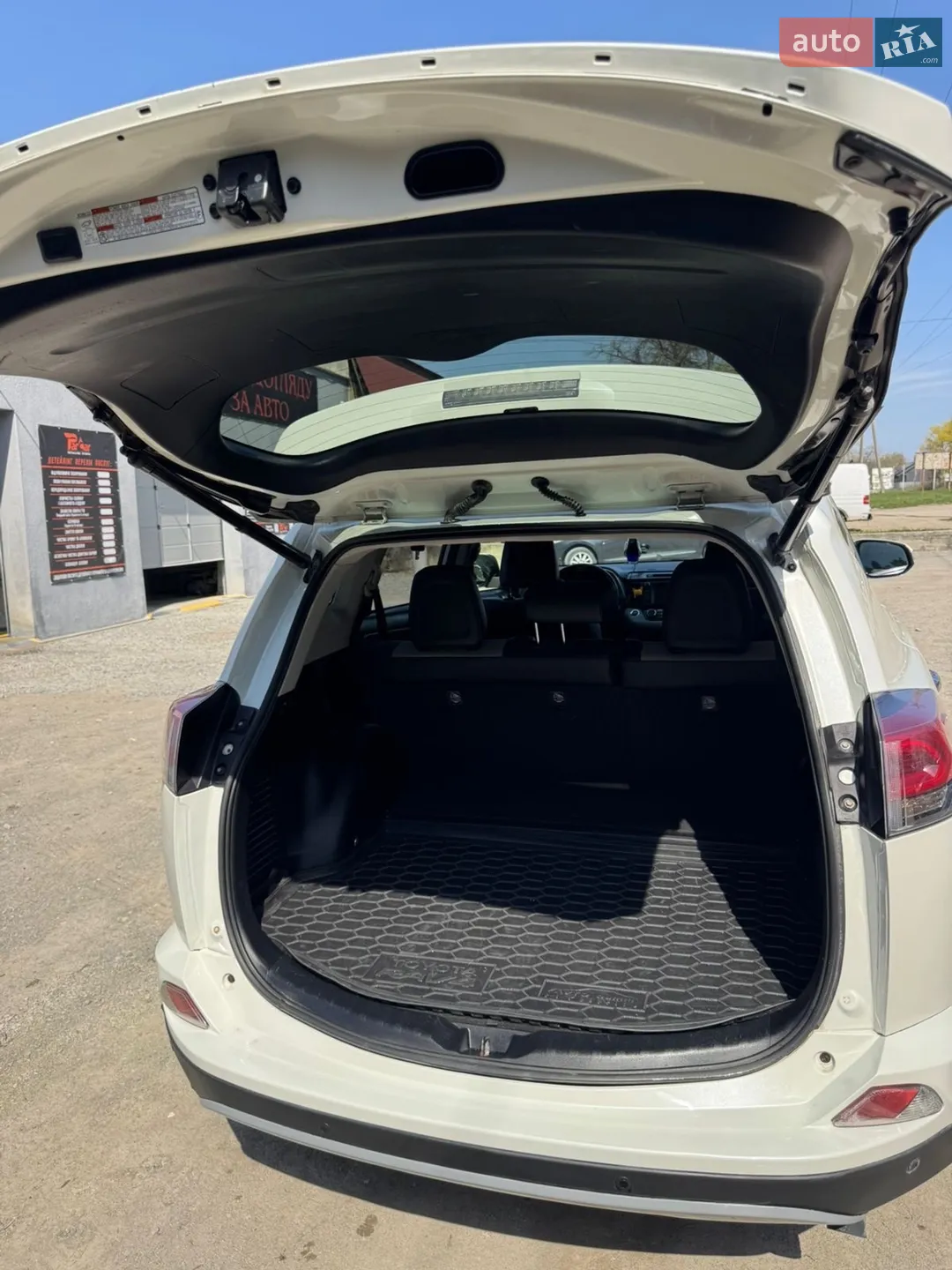 2018 Toyota RAV 4 - мініатюра 12