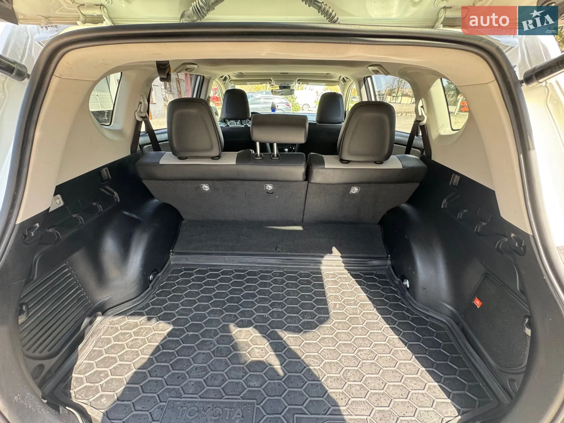 2018 Toyota RAV 4 - мініатюра 13