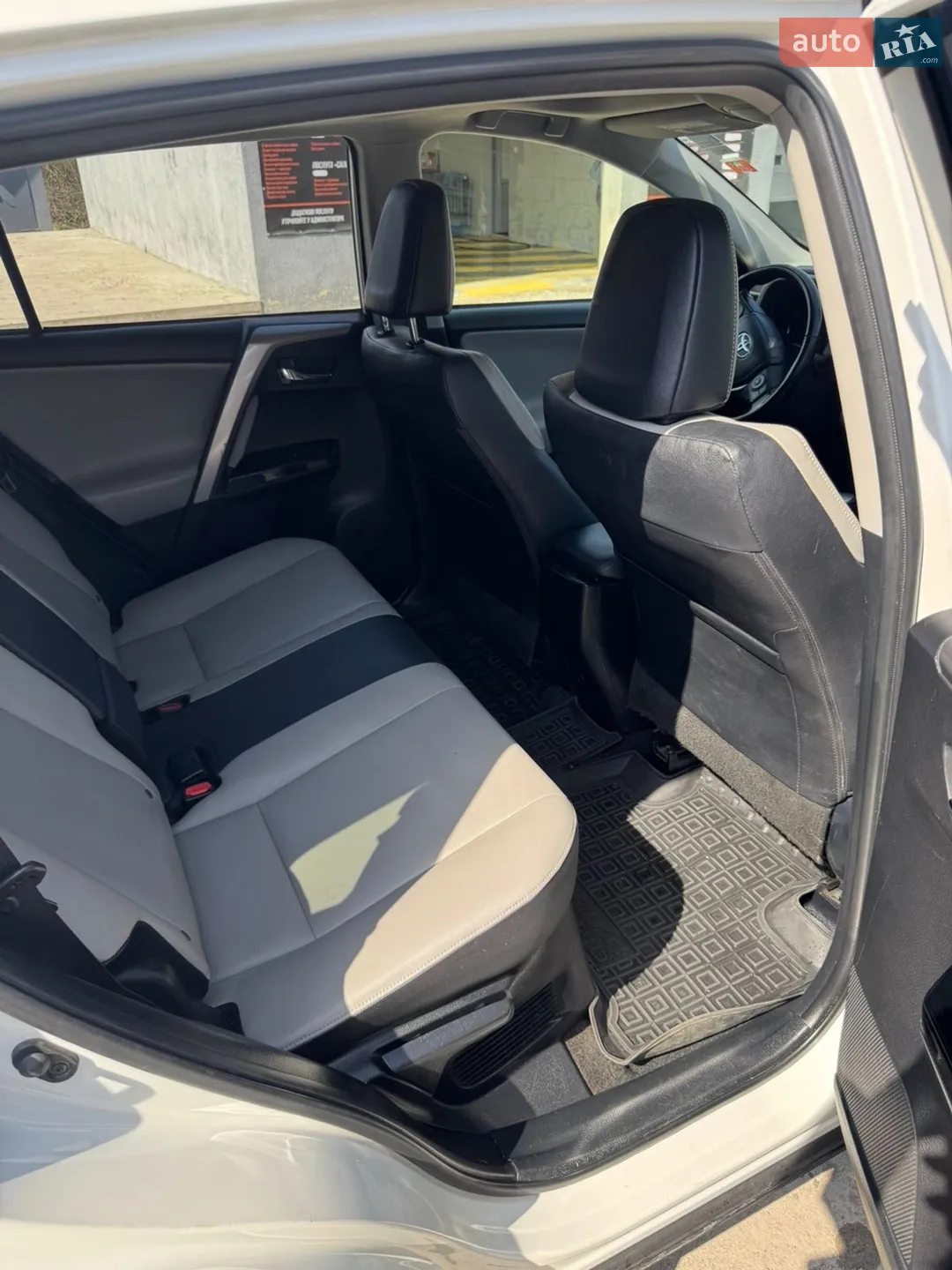 2018 Toyota RAV 4 - мініатюра 17