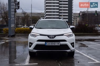 Внедорожник / Кроссовер Toyota RAV4 2015 в Киеве