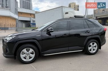 Внедорожник / Кроссовер Toyota RAV4 2020 в Киеве