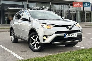 Позашляховик / Кросовер Toyota RAV4 2017 в Львові