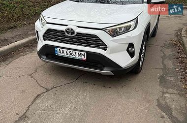 Внедорожник / Кроссовер Toyota RAV4 2019 в Киеве